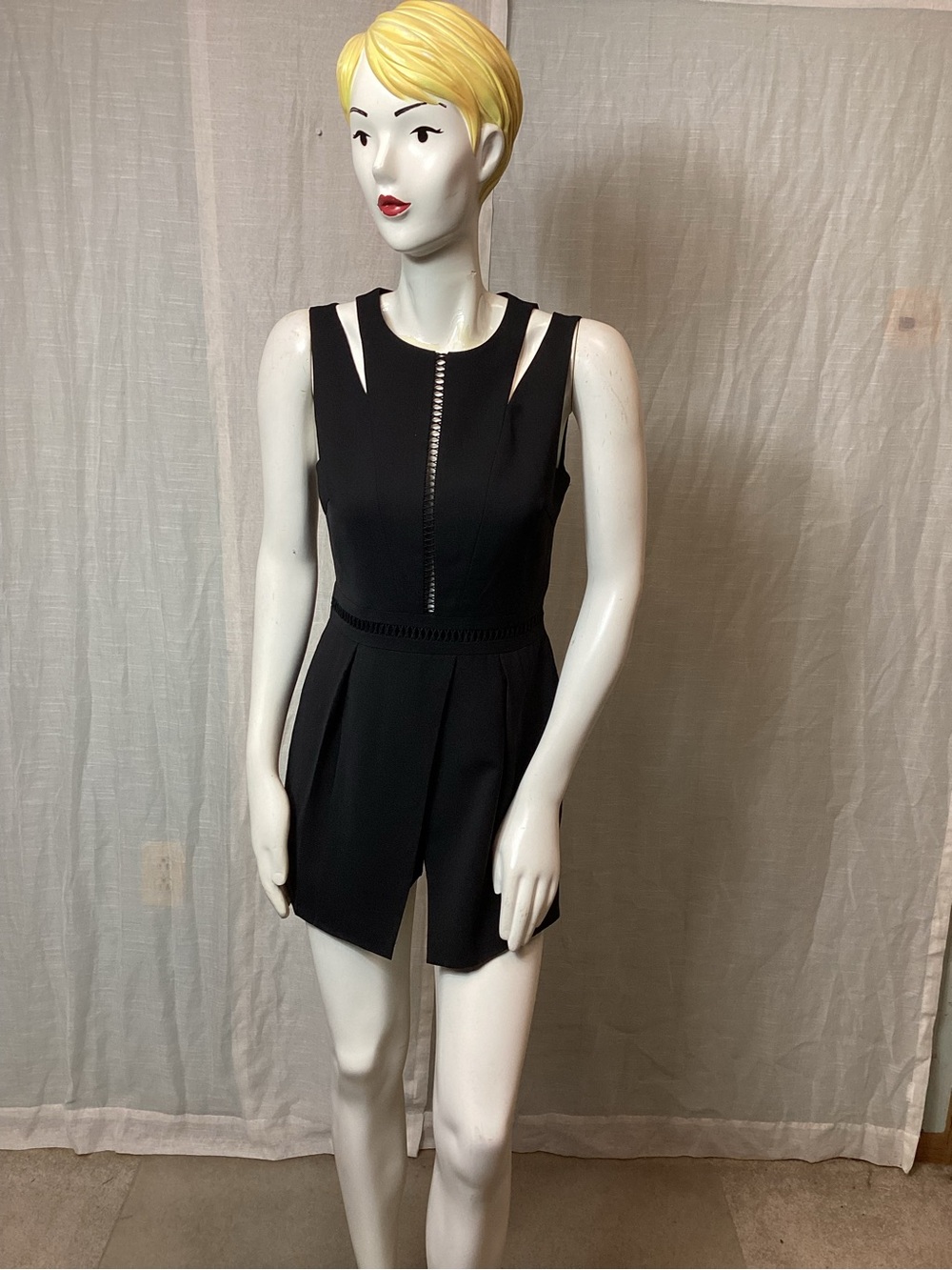 NWT Adelyn Rae Ashland Romper; Size: XS